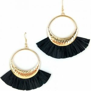 BLACK RAFFIA FASHION EARRINGS